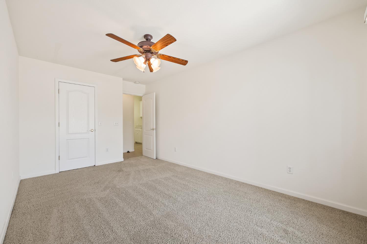 2390 Silverbrooke St, Kingsburg, CA 93631