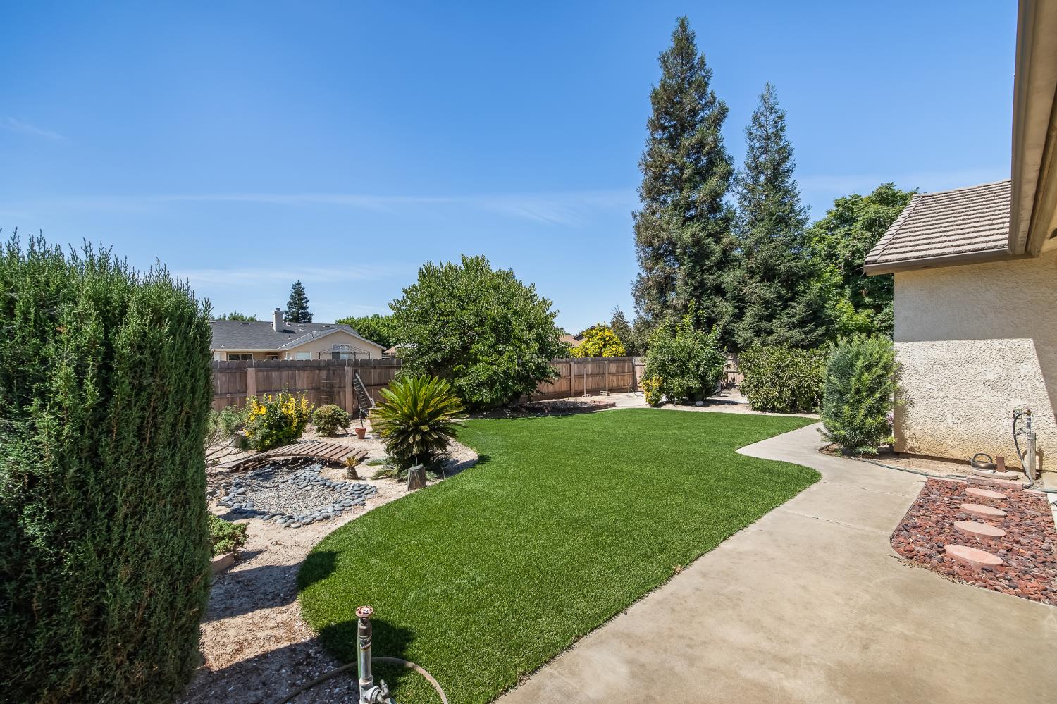 2390 Silverbrooke St, Kingsburg, CA 93631