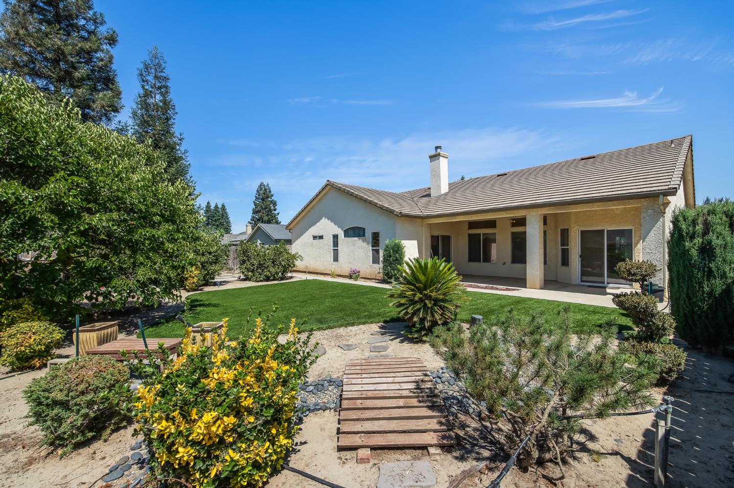 2390 Silverbrooke St, Kingsburg, CA 93631