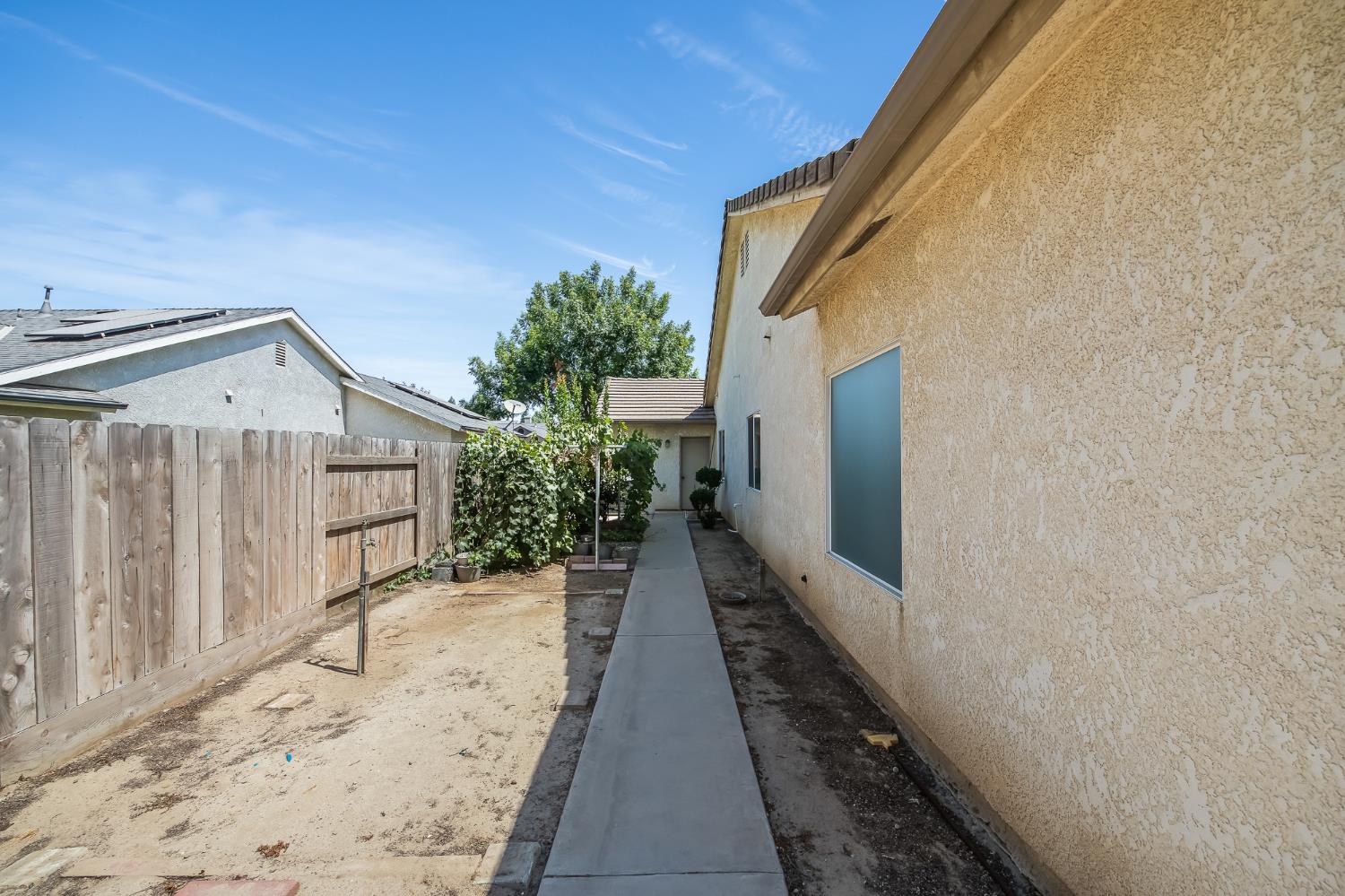 2390 Silverbrooke St, Kingsburg, CA 93631