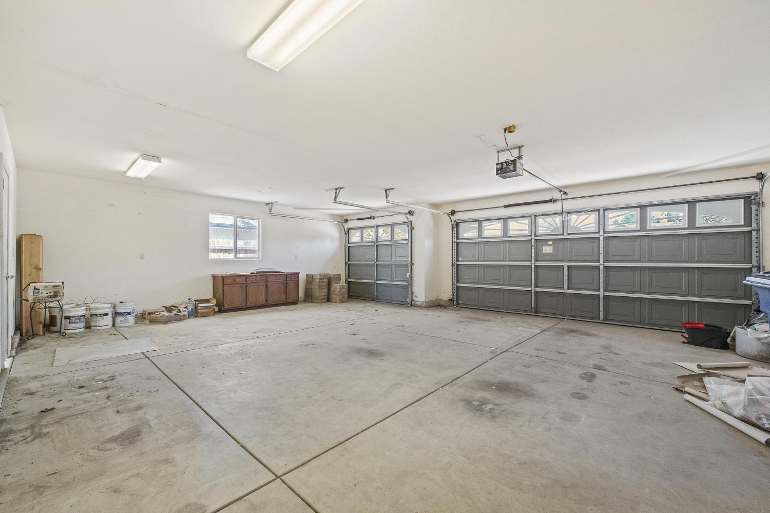 2390 Silverbrooke St, Kingsburg, CA 93631