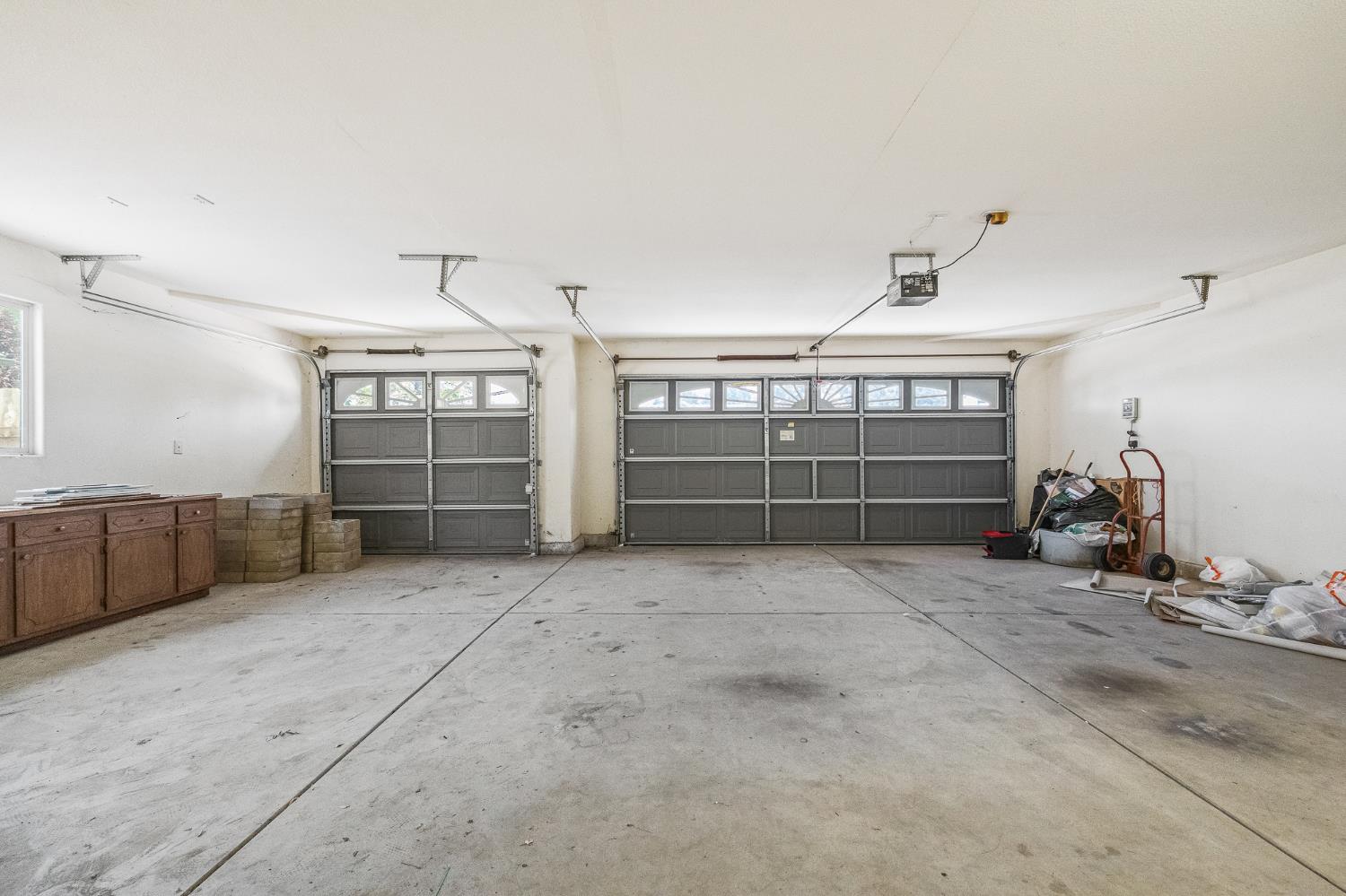 2390 Silverbrooke St, Kingsburg, CA 93631