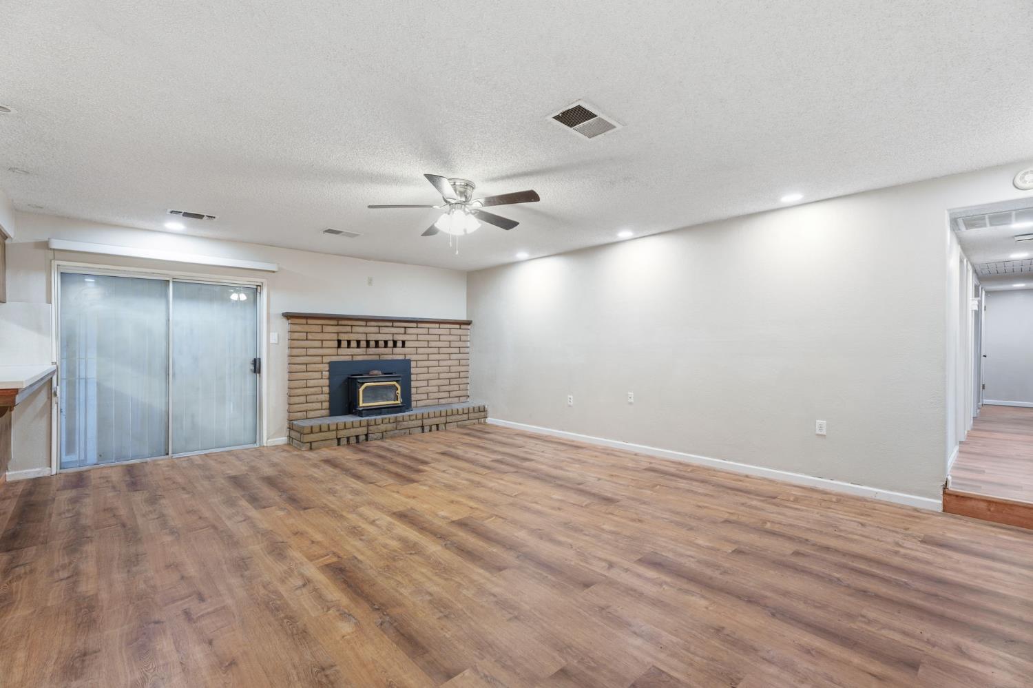 10365 10361 E Bullard Ave, Clovis, CA 93619