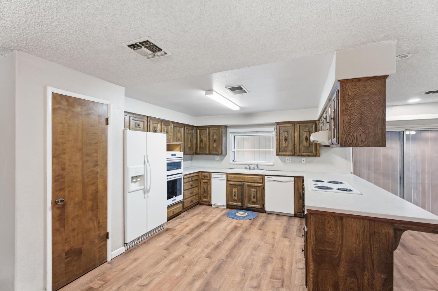 10365 10361 E Bullard Ave, Clovis, CA 93619