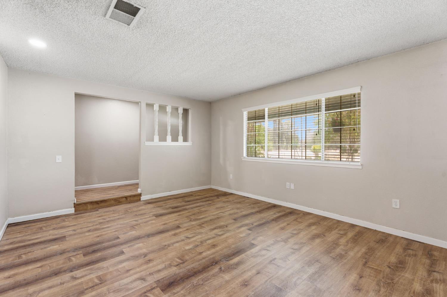 10365 10361 E Bullard Ave, Clovis, CA 93619