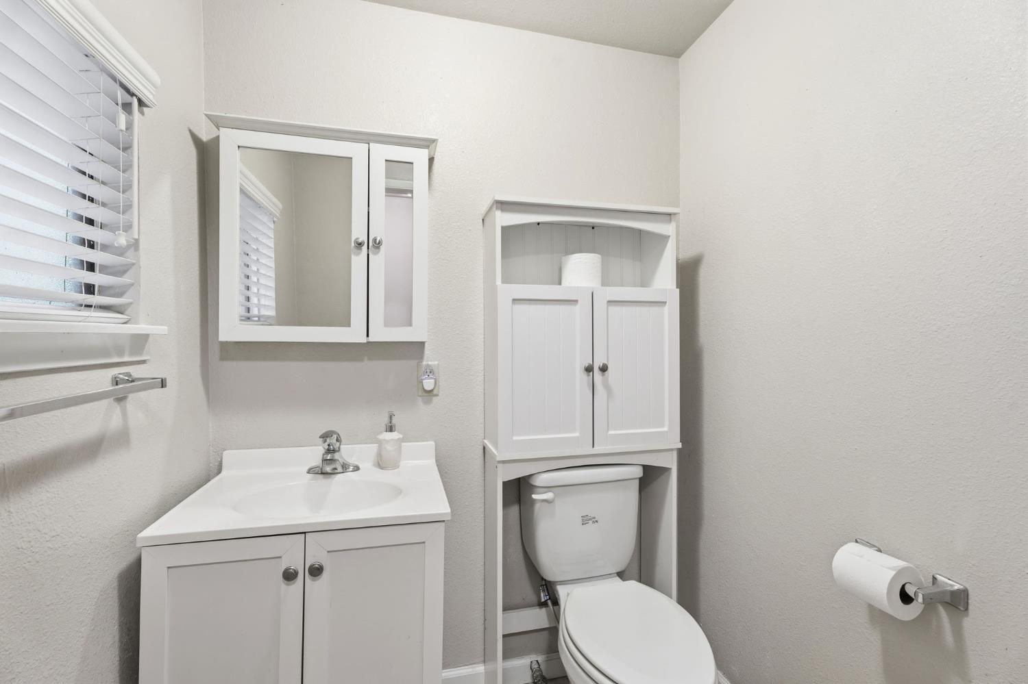 10365 10361 E Bullard Ave, Clovis, CA 93619