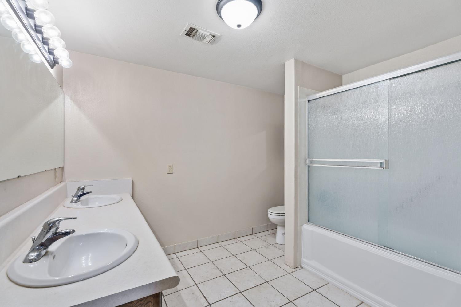 10365 10361 E Bullard Ave, Clovis, CA 93619