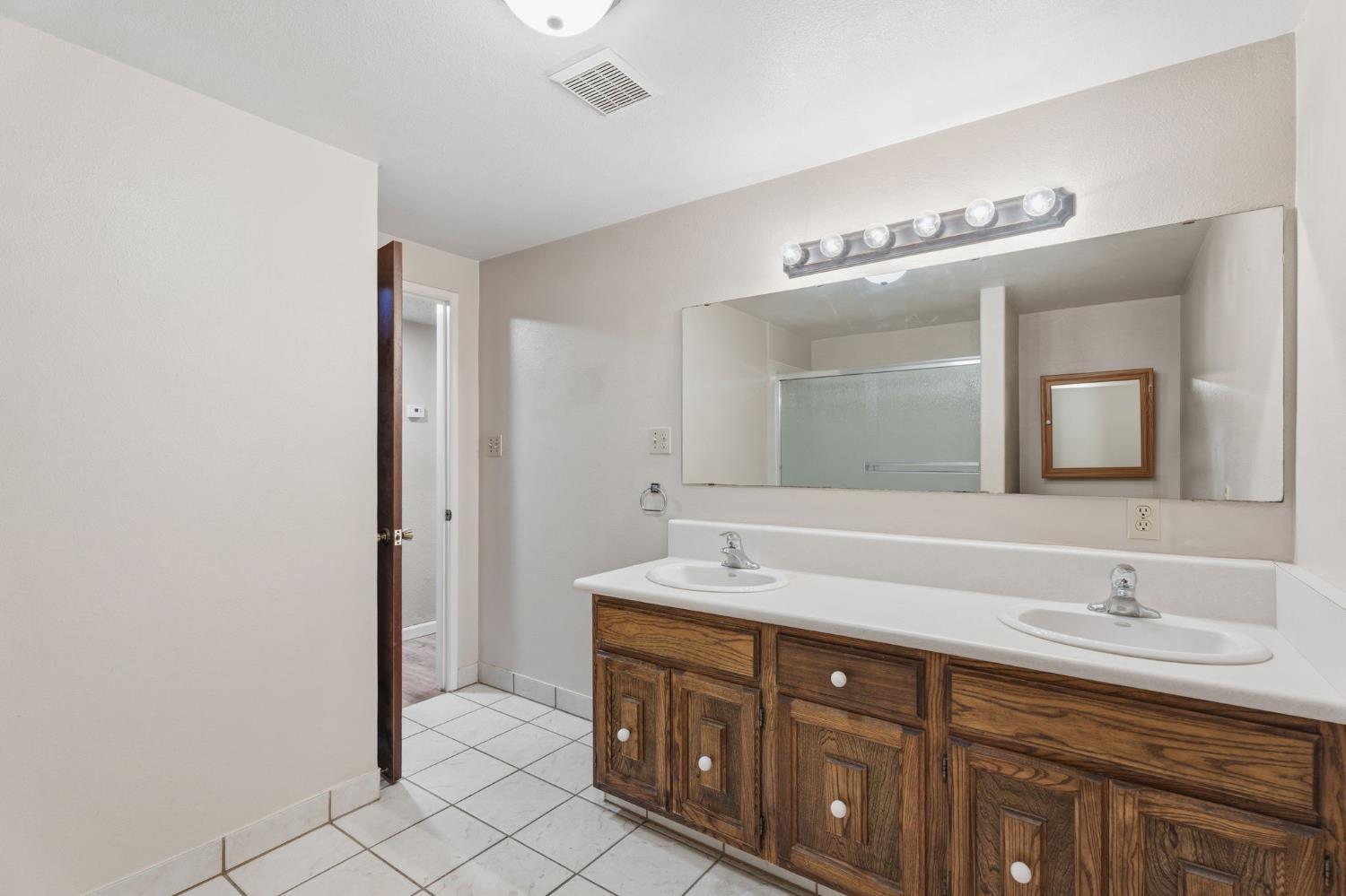 10365 10361 E Bullard Ave, Clovis, CA 93619