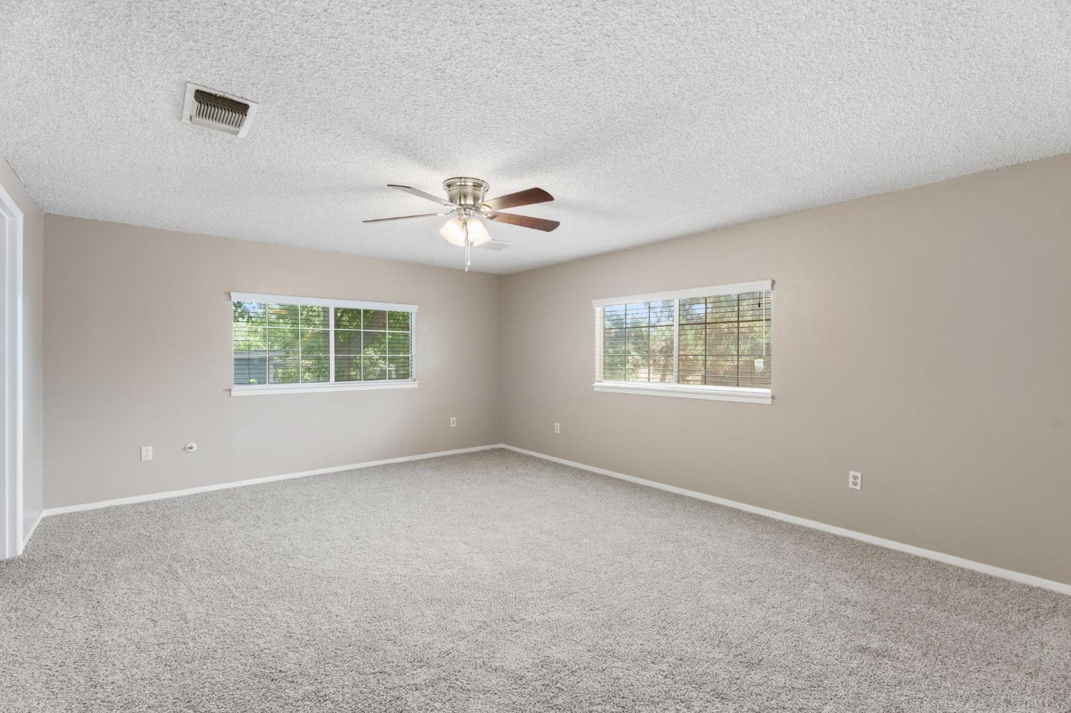 10365 10361 E Bullard Ave, Clovis, CA 93619
