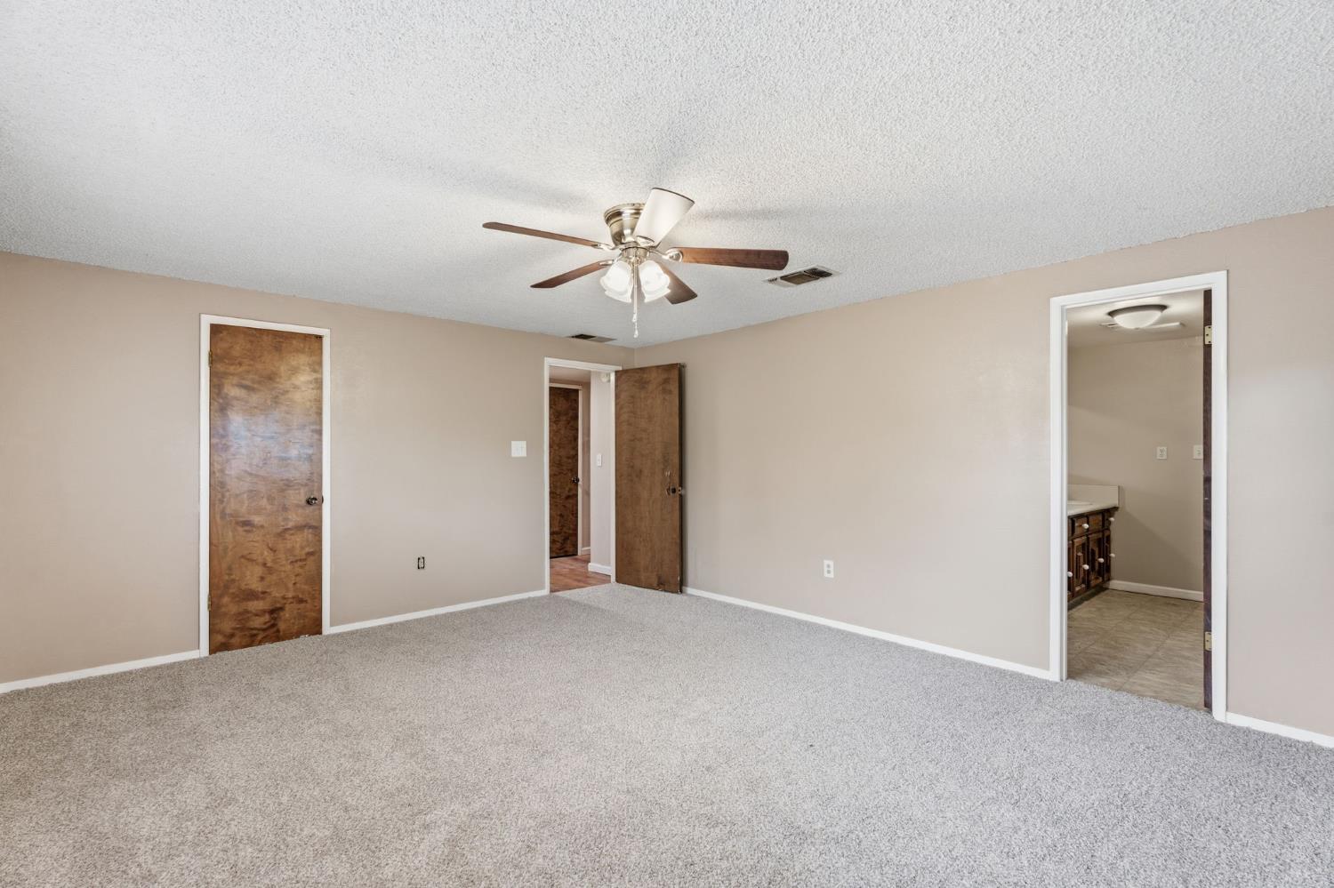 10365 10361 E Bullard Ave, Clovis, CA 93619