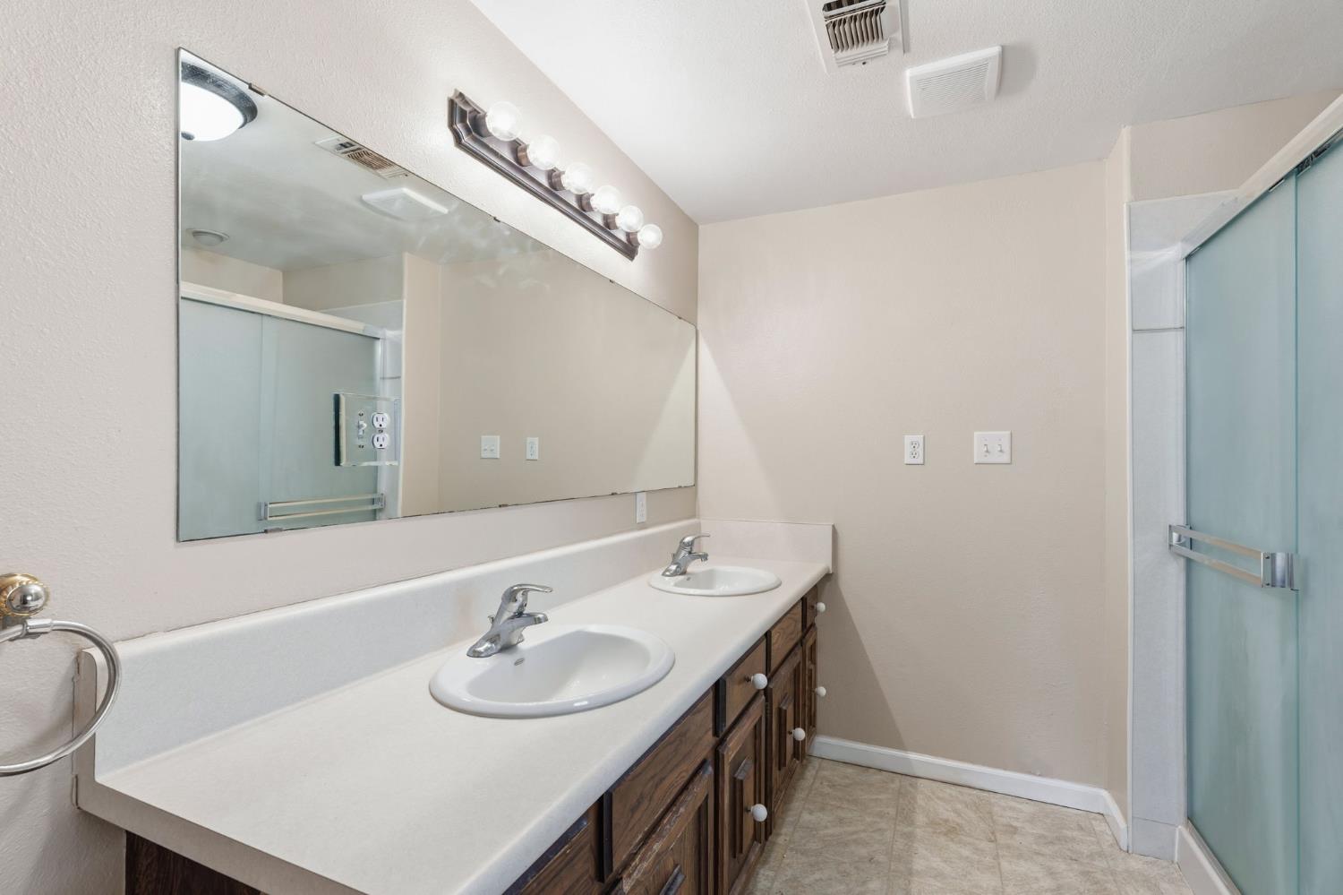 10365 10361 E Bullard Ave, Clovis, CA 93619