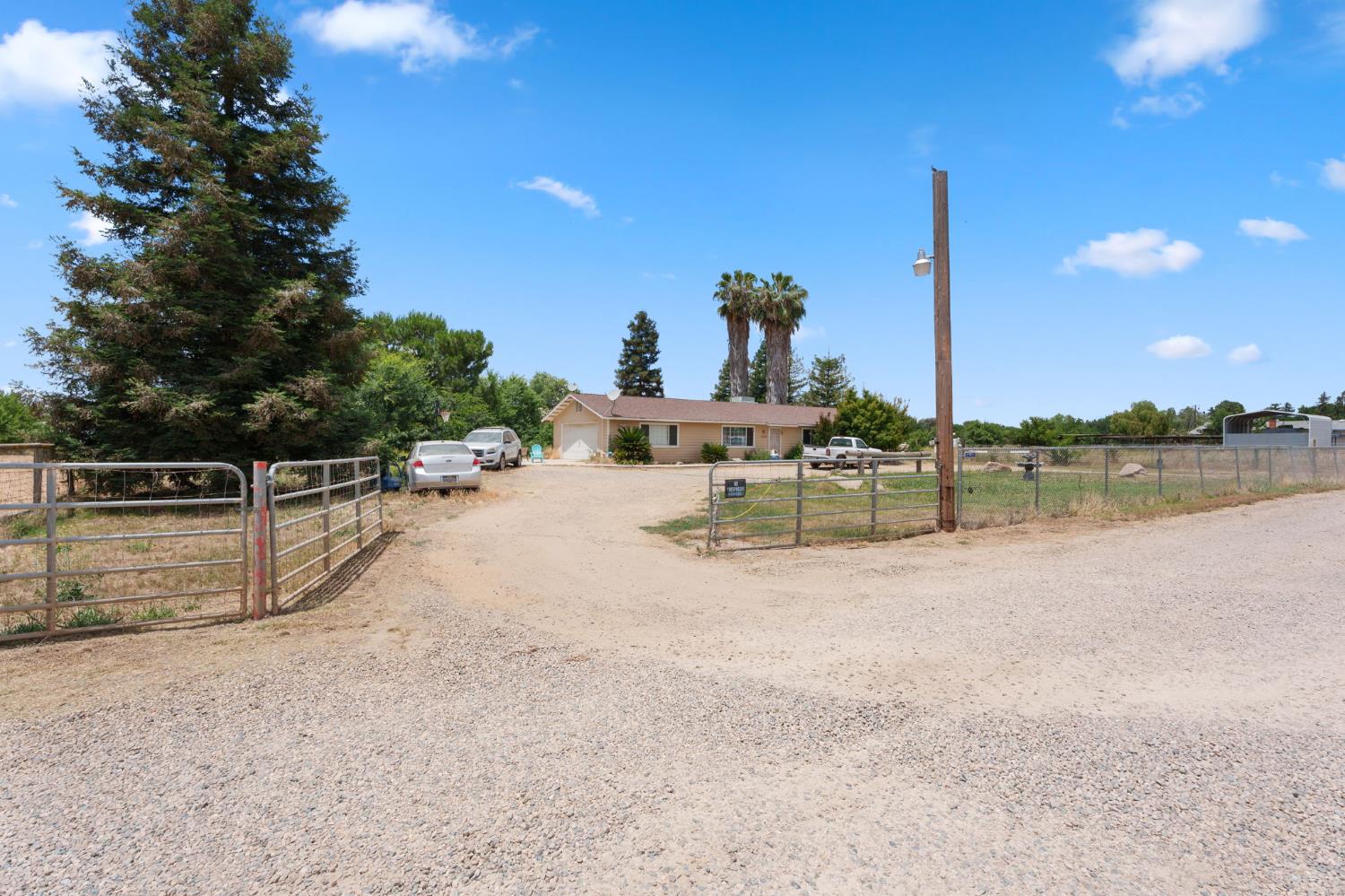 10365 10361 E Bullard Ave, Clovis, CA 93619