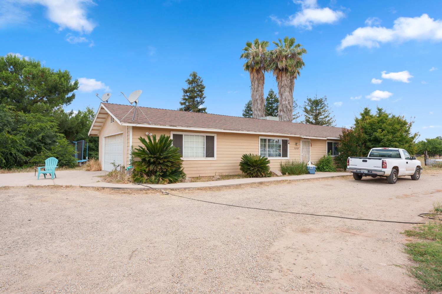 10365 10361 E Bullard Ave, Clovis, CA 93619