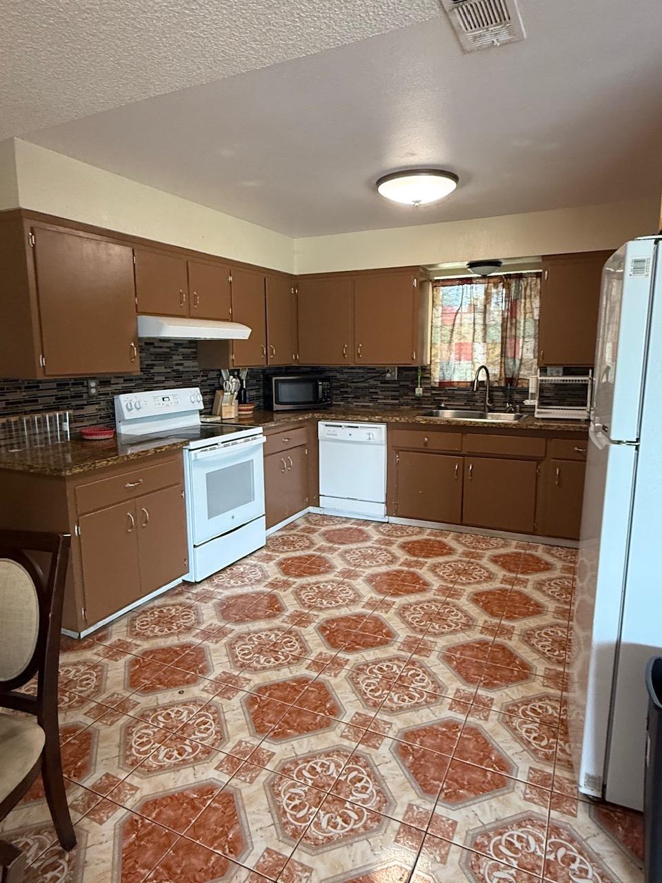 17316 Camden Dr, Madera, CA 93638