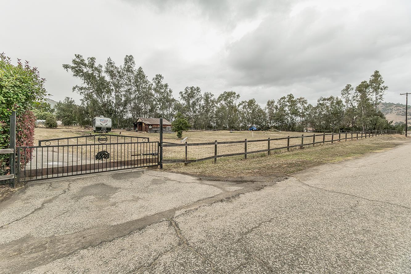 29545 Oak Meadow Rd, Tollhouse, CA 93667