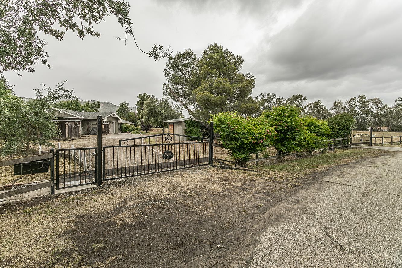 29545 Oak Meadow Rd, Tollhouse, CA 93667