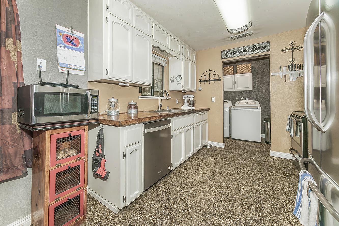 29545 Oak Meadow Rd, Tollhouse, CA 93667