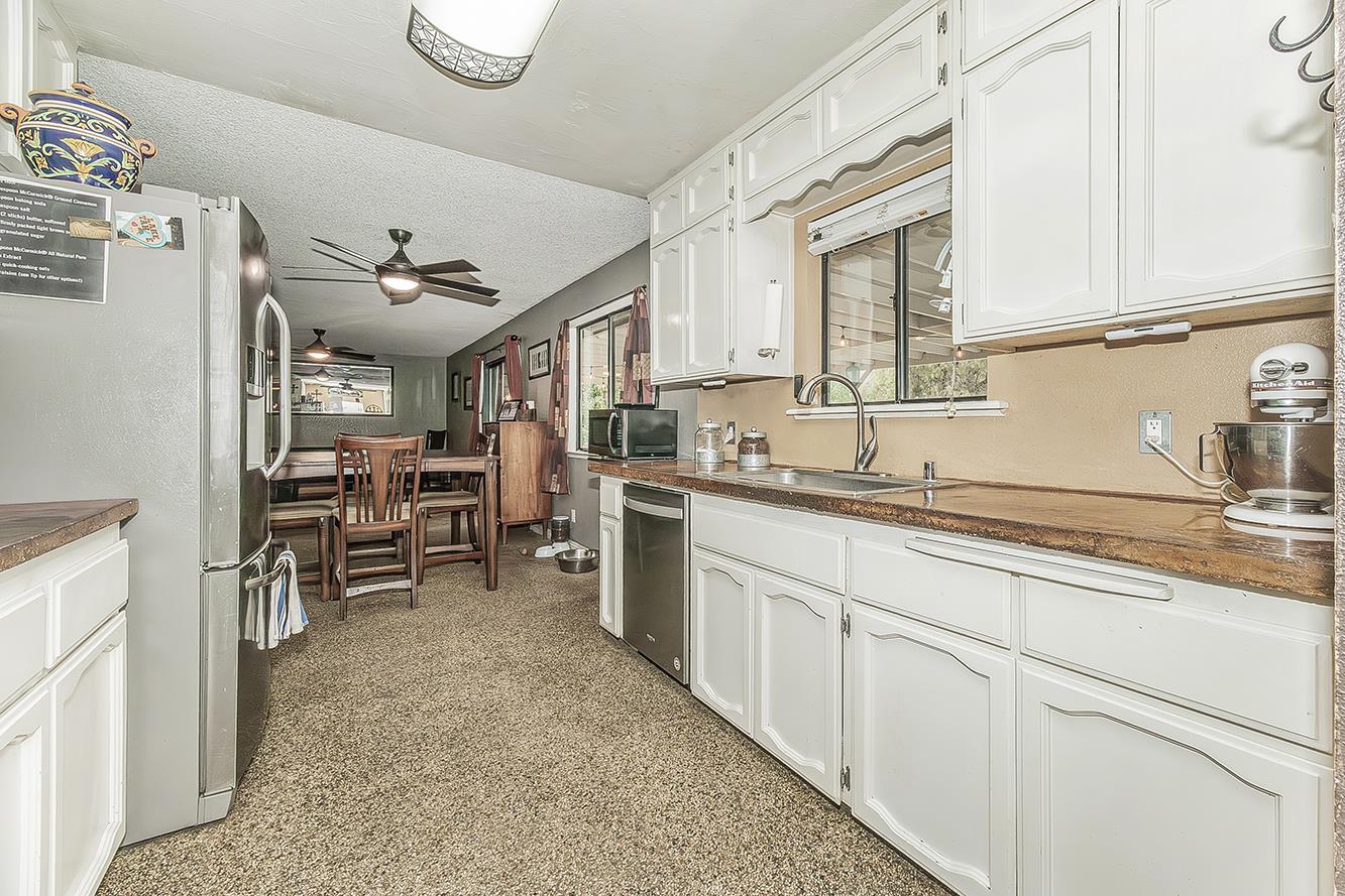 29545 Oak Meadow Rd, Tollhouse, CA 93667