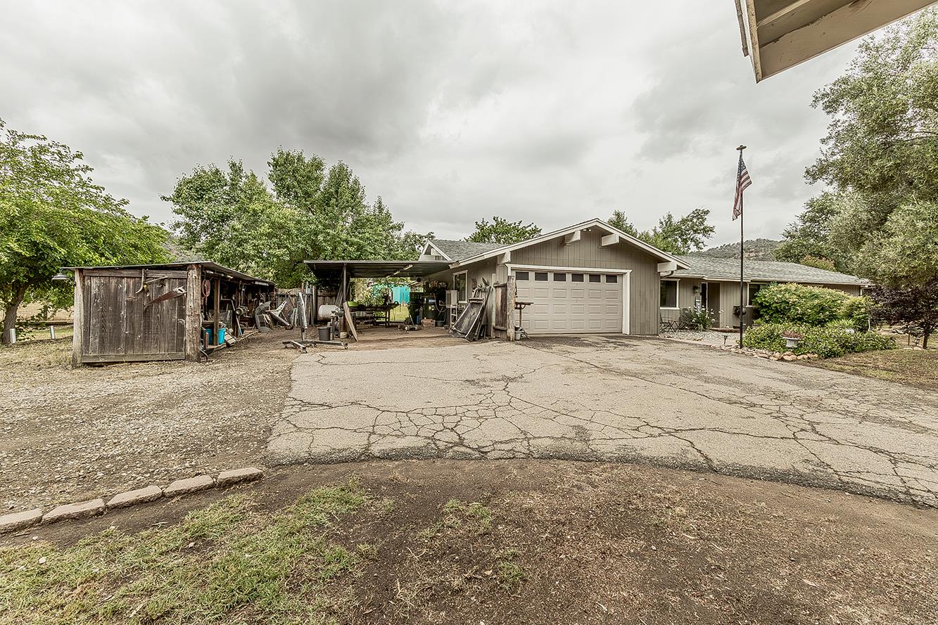 29545 Oak Meadow Rd, Tollhouse, CA 93667