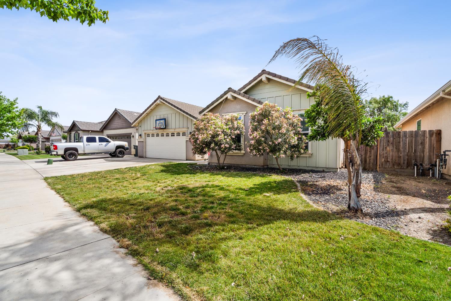 6503 W Perez Ave, Visalia, CA 93291