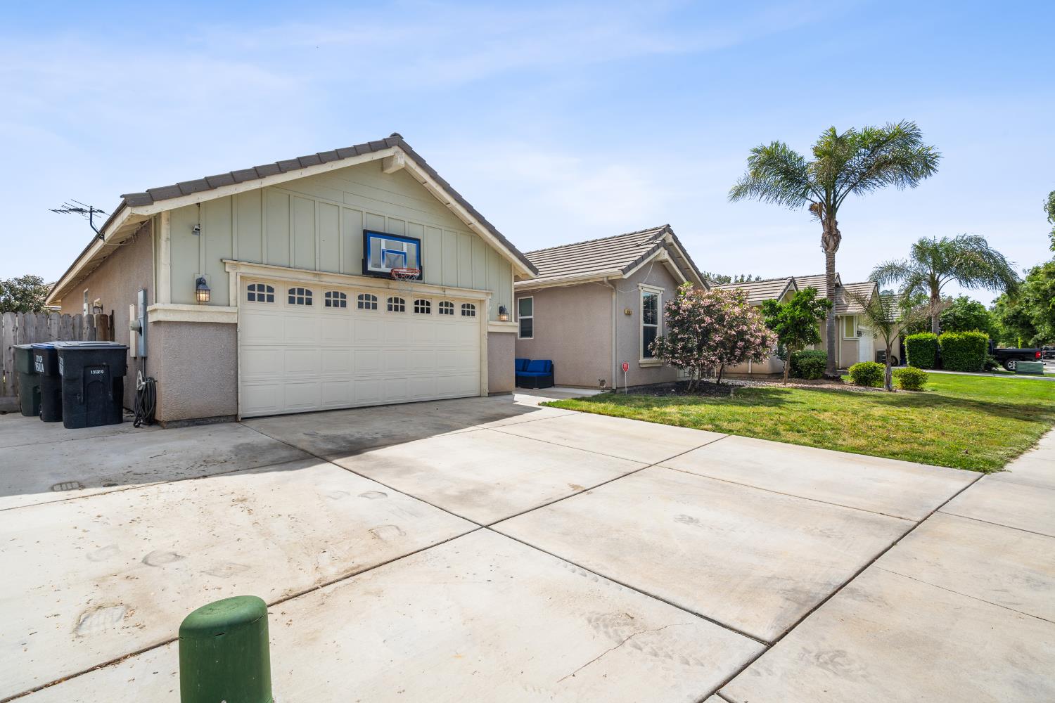 6503 W Perez Ave, Visalia, CA 93291