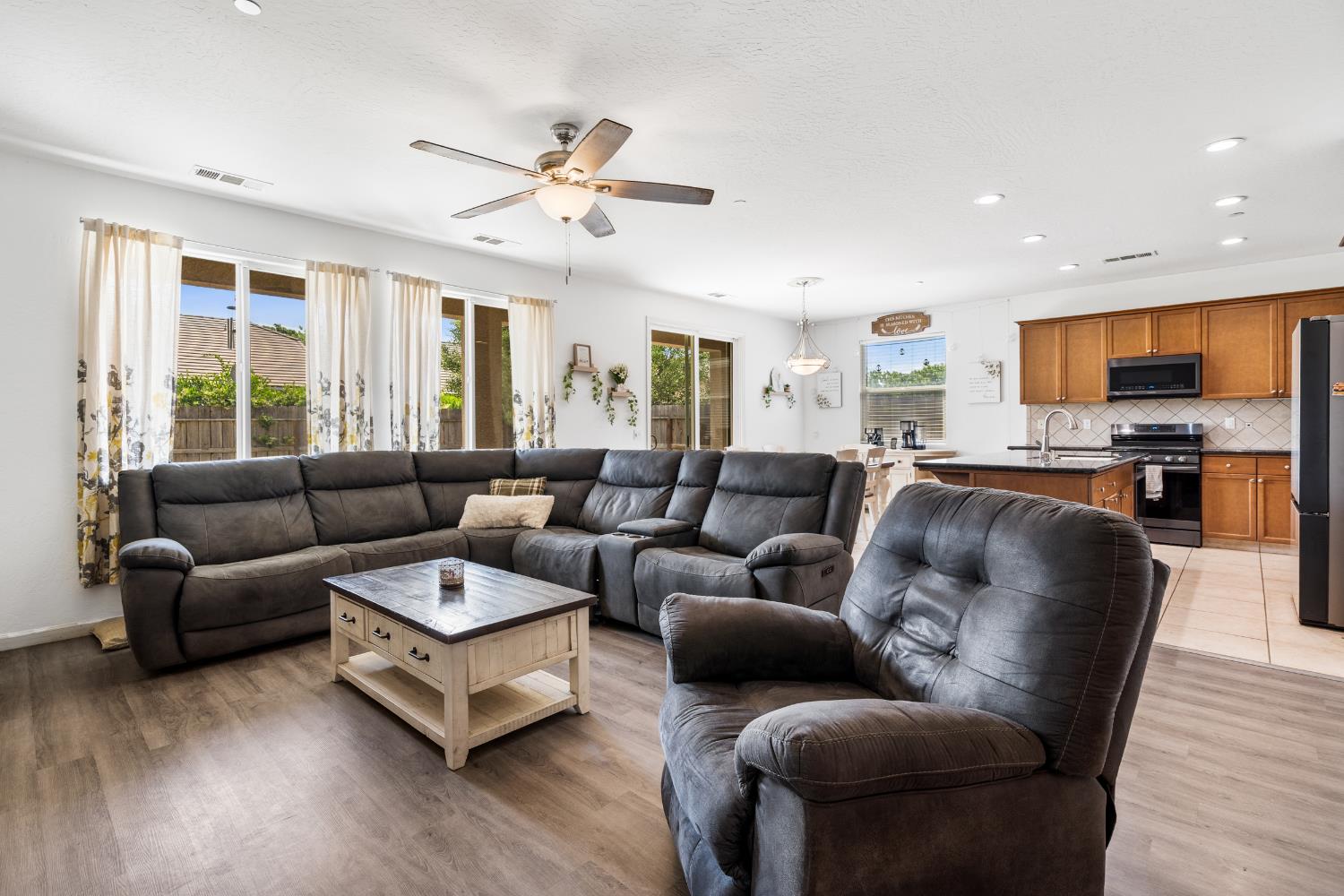 6503 W Perez Ave, Visalia, CA 93291