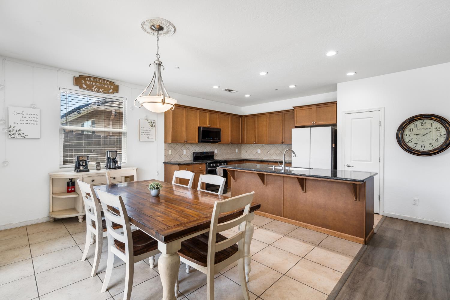 6503 W Perez Ave, Visalia, CA 93291