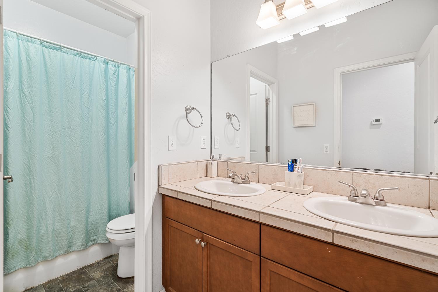 6503 W Perez Ave, Visalia, CA 93291