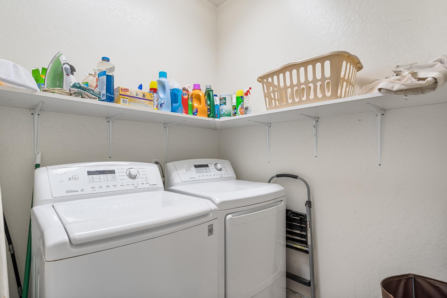 6503 W Perez Ave, Visalia, CA 93291