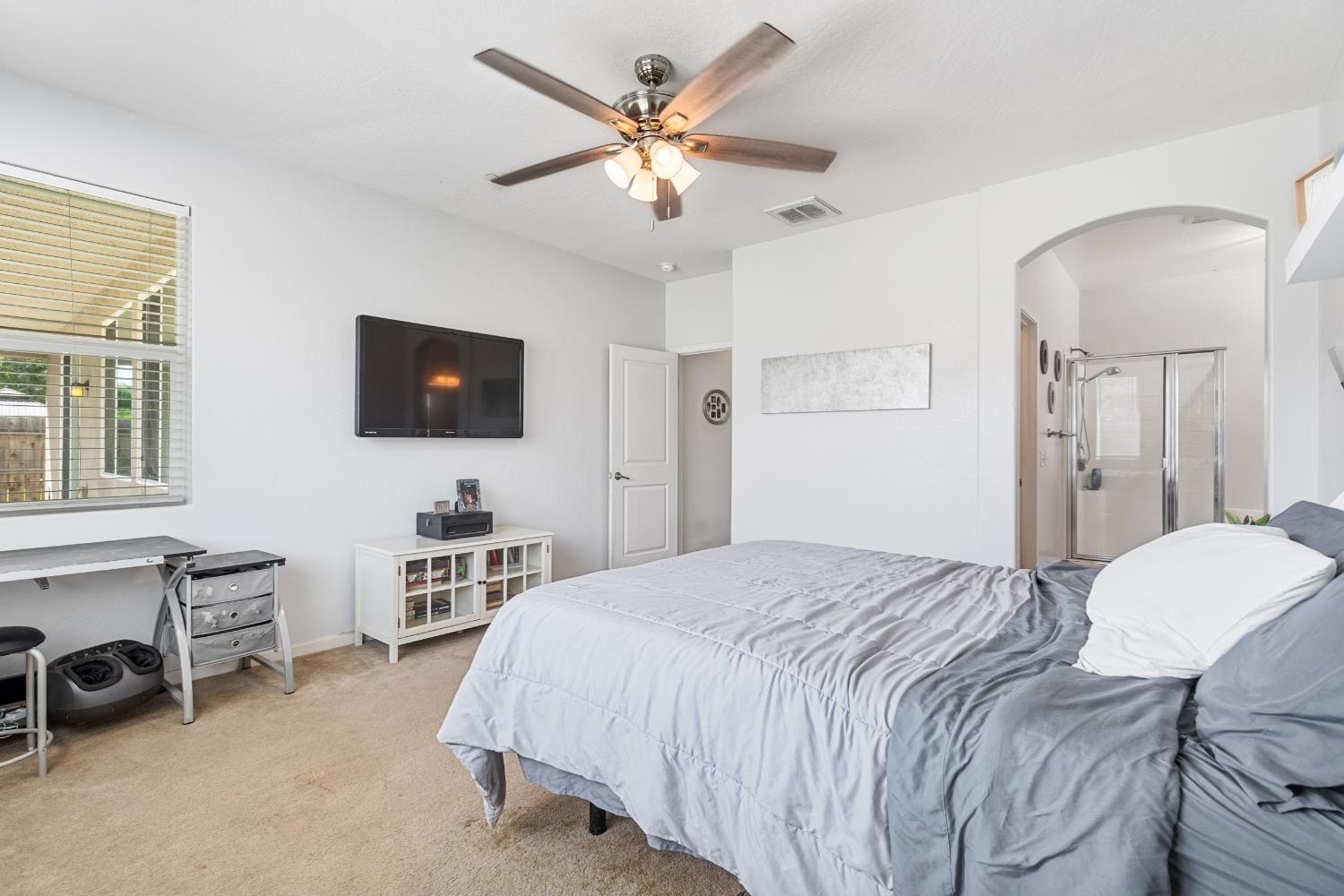 6503 W Perez Ave, Visalia, CA 93291