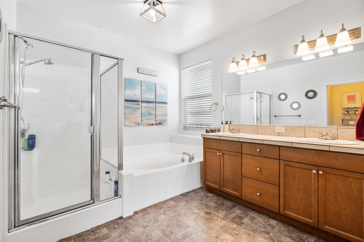 6503 W Perez Ave, Visalia, CA 93291