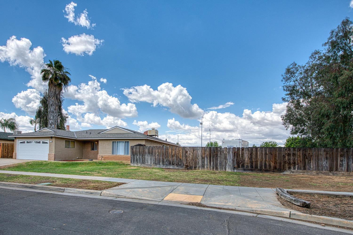 1110 W Bedford Ave, Fresno, CA 93711