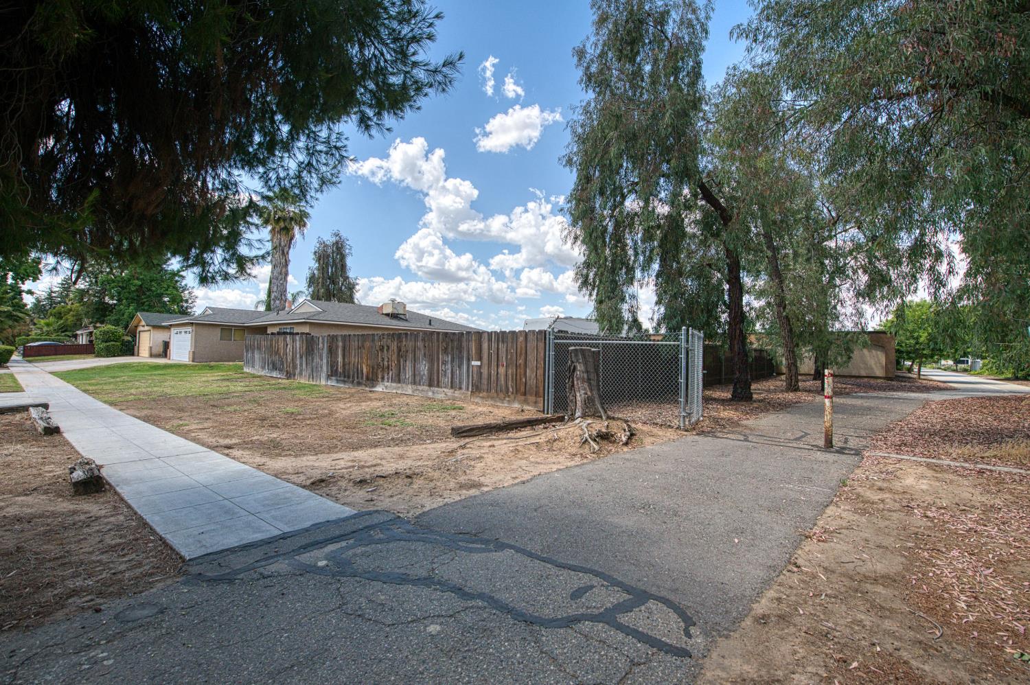 1110 W Bedford Ave, Fresno, CA 93711