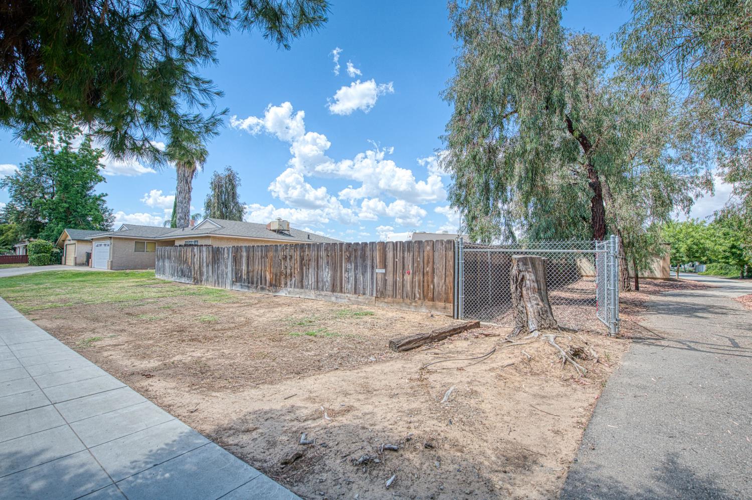 1110 W Bedford Ave, Fresno, CA 93711