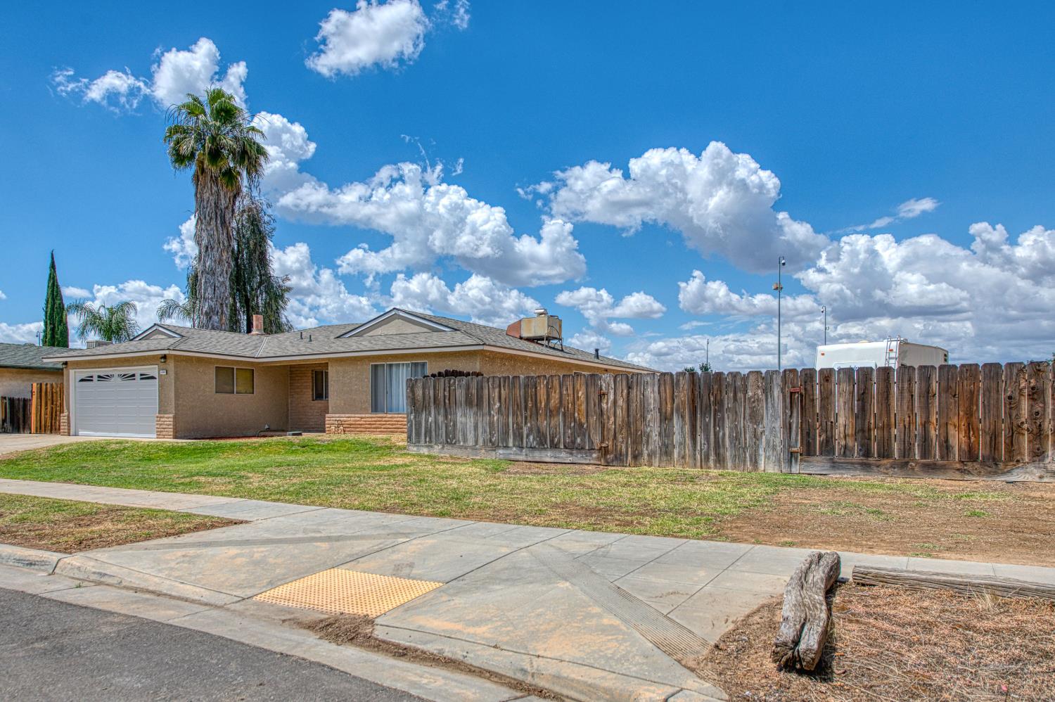 1110 W Bedford Ave, Fresno, CA 93711