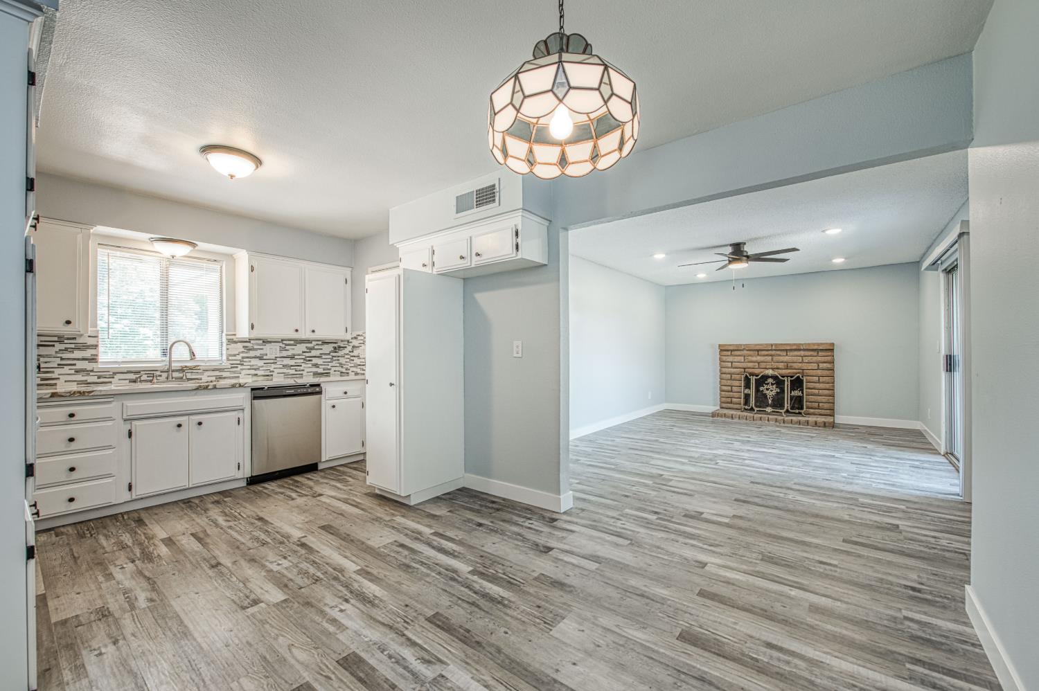 1110 W Bedford Ave, Fresno, CA 93711