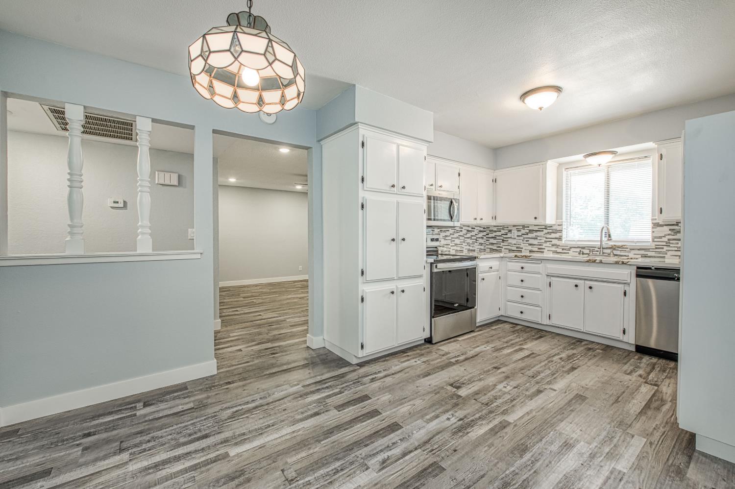 1110 W Bedford Ave, Fresno, CA 93711