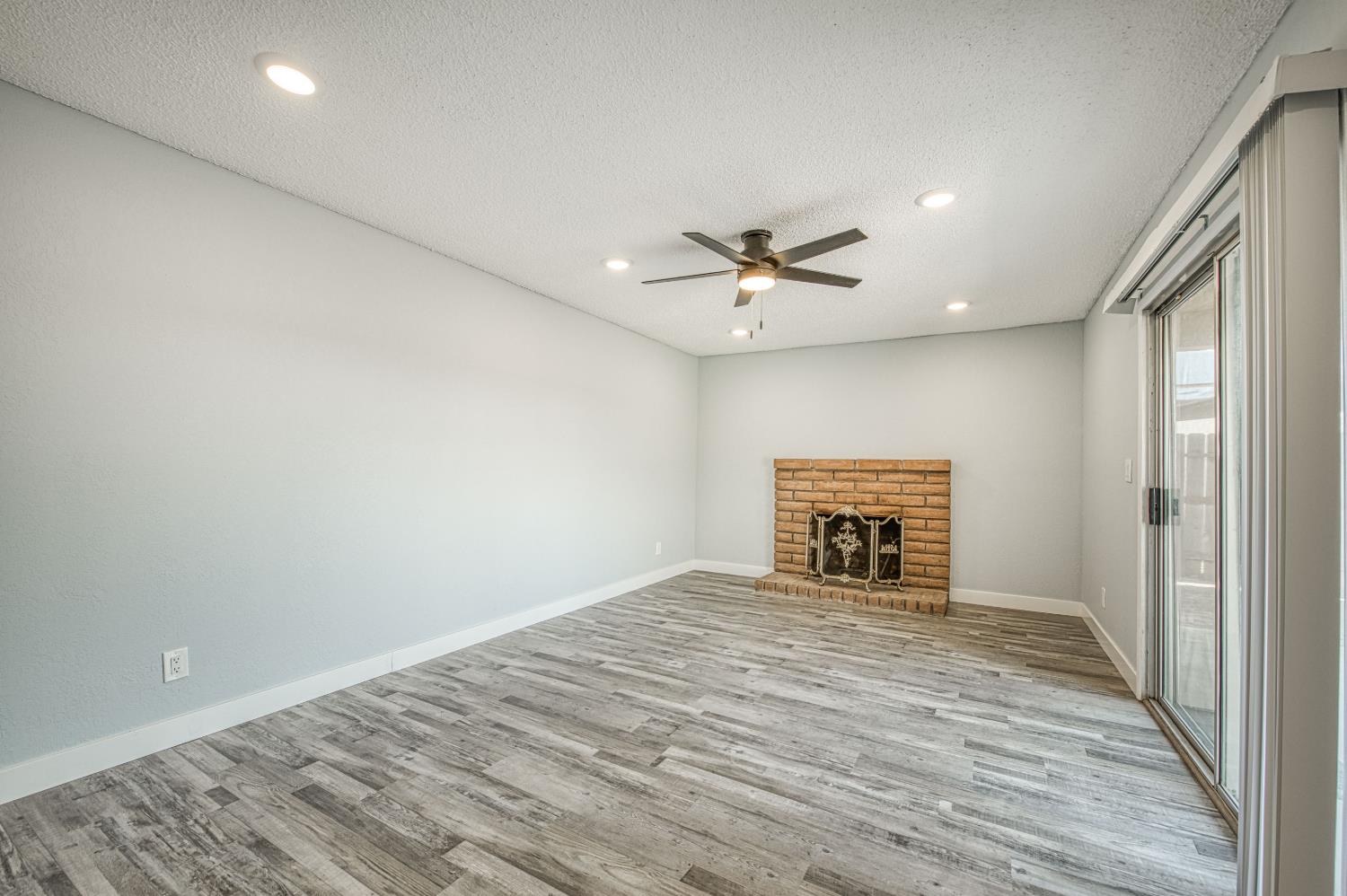 1110 W Bedford Ave, Fresno, CA 93711