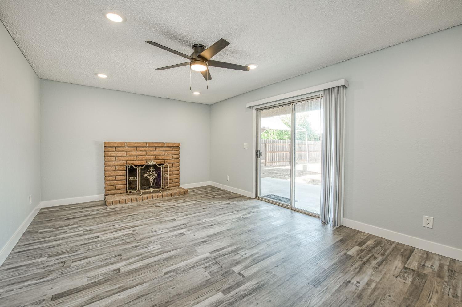 1110 W Bedford Ave, Fresno, CA 93711