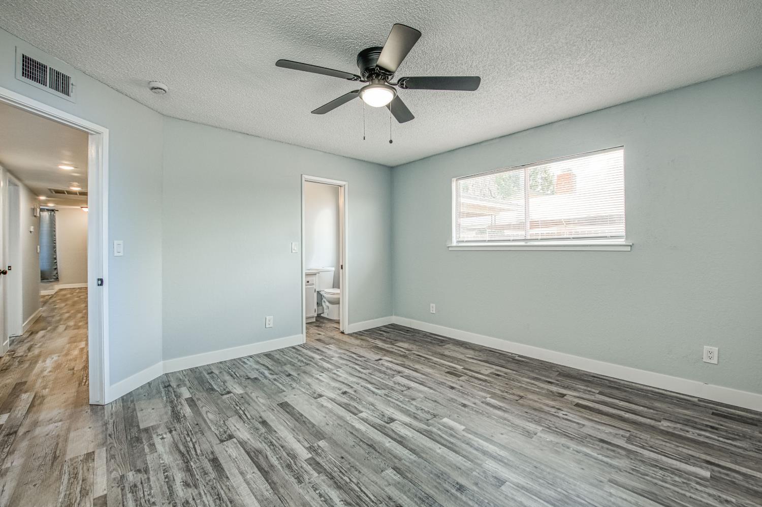 1110 W Bedford Ave, Fresno, CA 93711