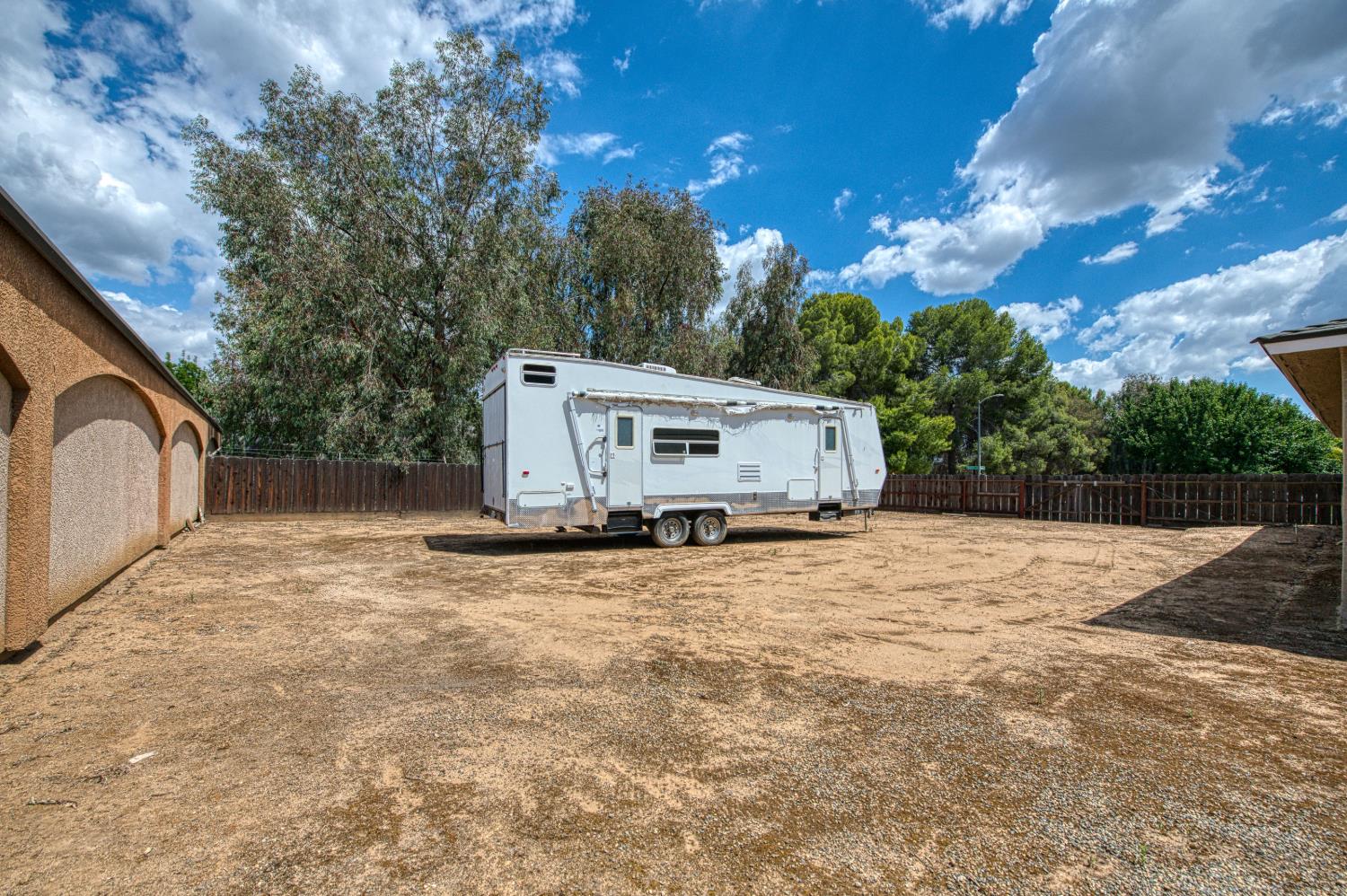 1110 W Bedford Ave, Fresno, CA 93711