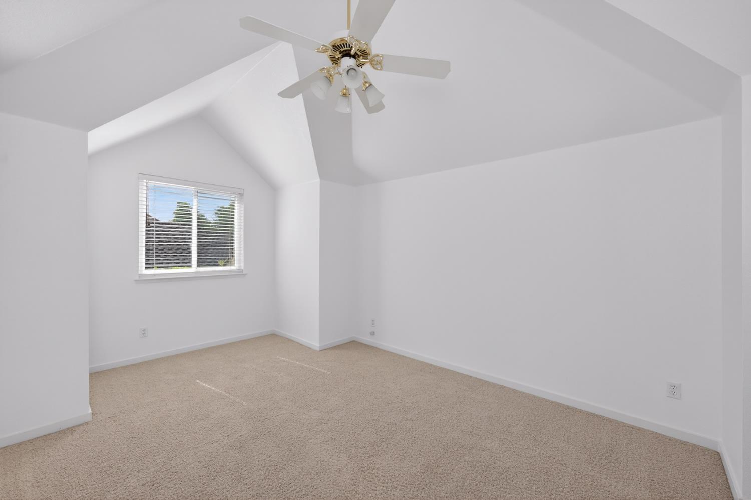 2997 W Silverhill Ln, Fresno, CA 93711