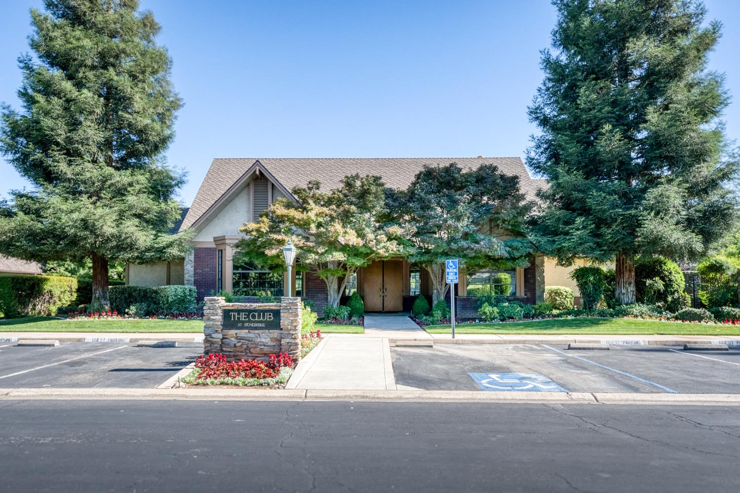 2997 W Silverhill Ln, Fresno, CA 93711