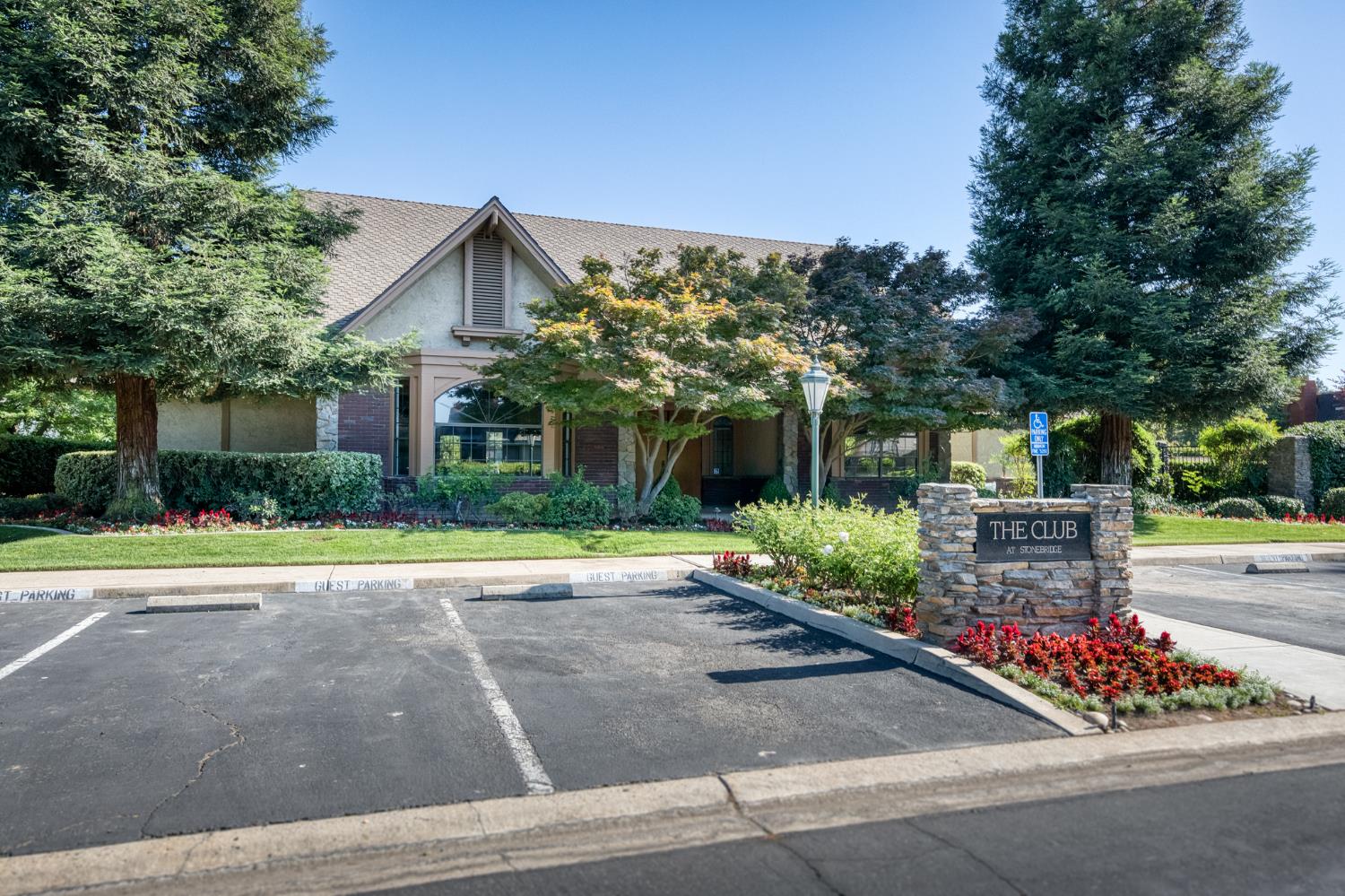 2997 W Silverhill Ln, Fresno, CA 93711