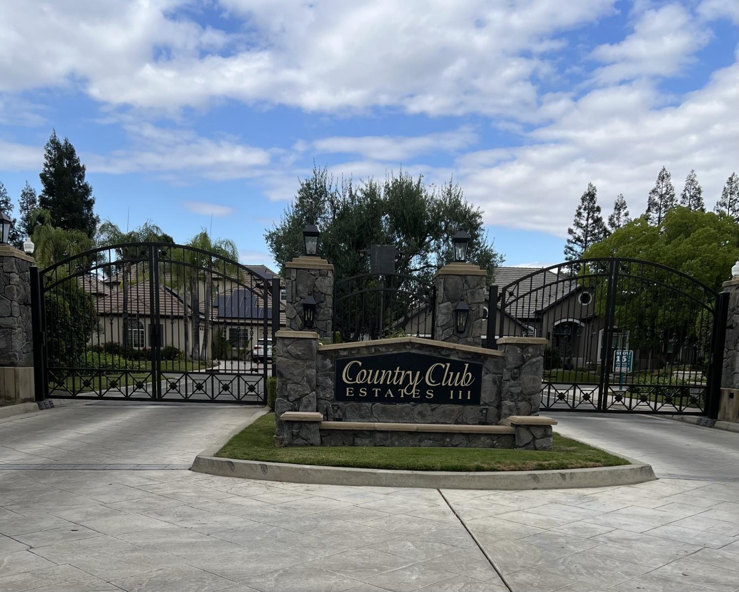 10532 N Medinah Cir, Fresno, CA 93730