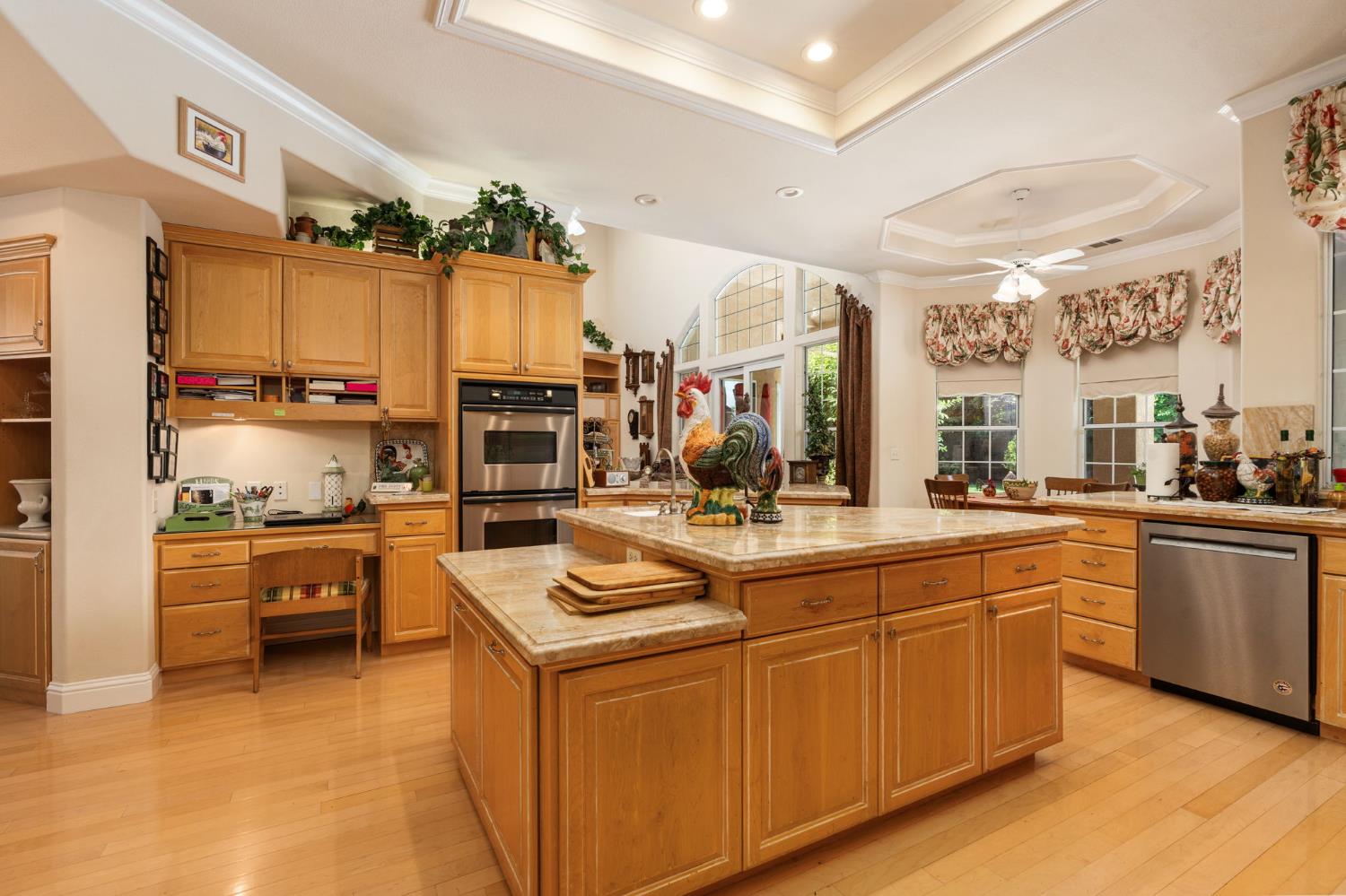 10532 N Medinah Cir, Fresno, CA 93730