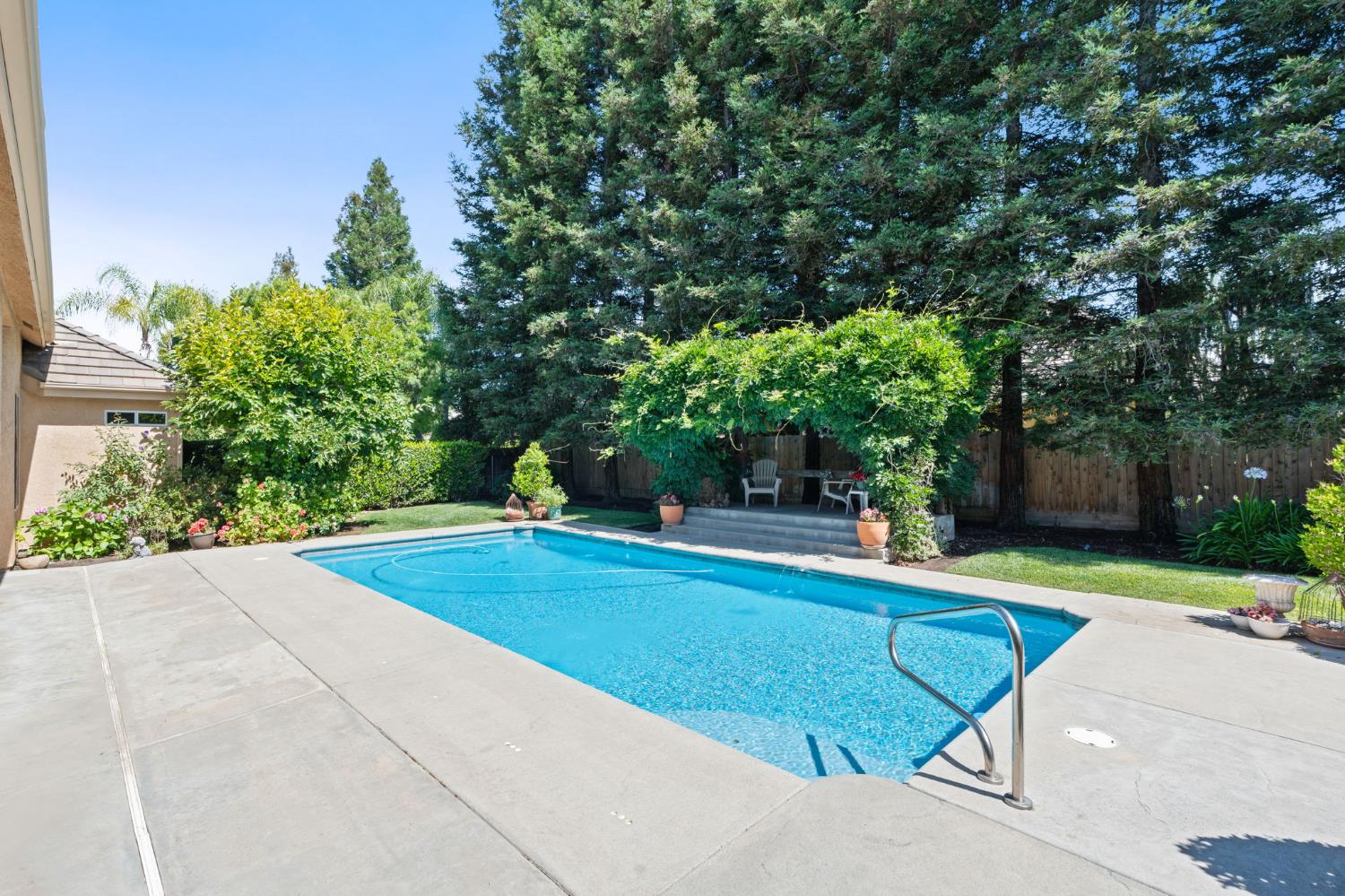 10532 N Medinah Cir, Fresno, CA 93730