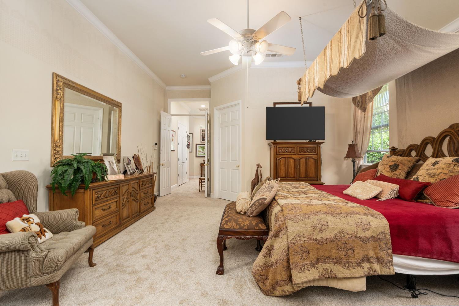 10532 N Medinah Cir, Fresno, CA 93730