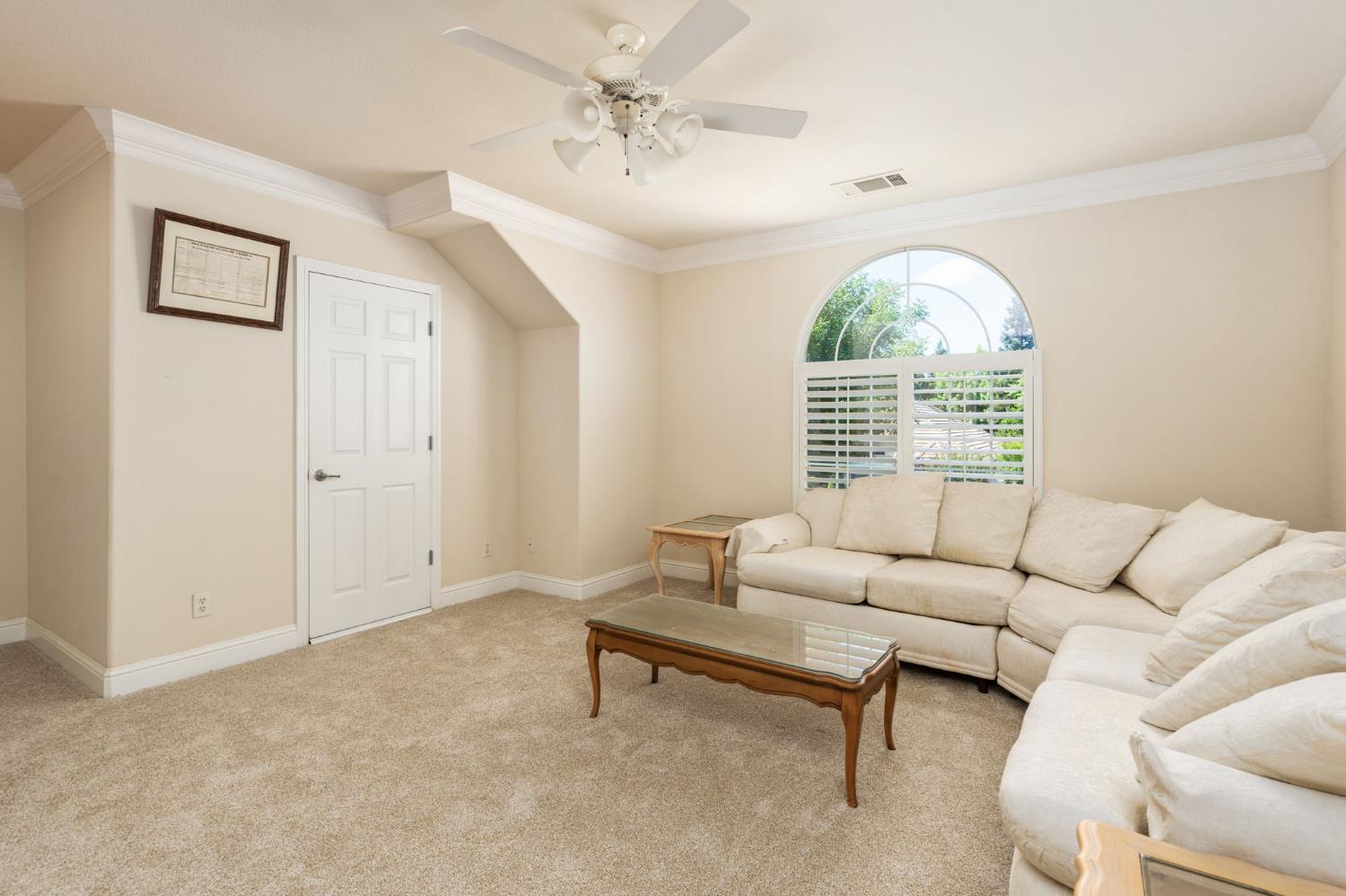 10532 N Medinah Cir, Fresno, CA 93730