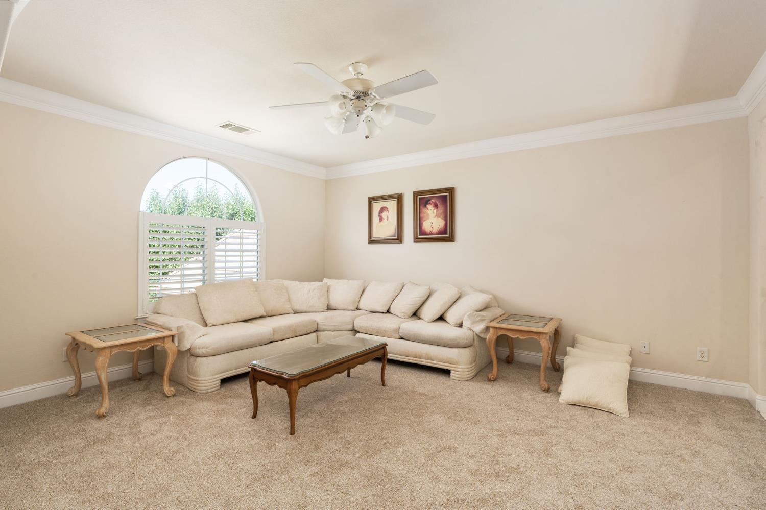 10532 N Medinah Cir, Fresno, CA 93730